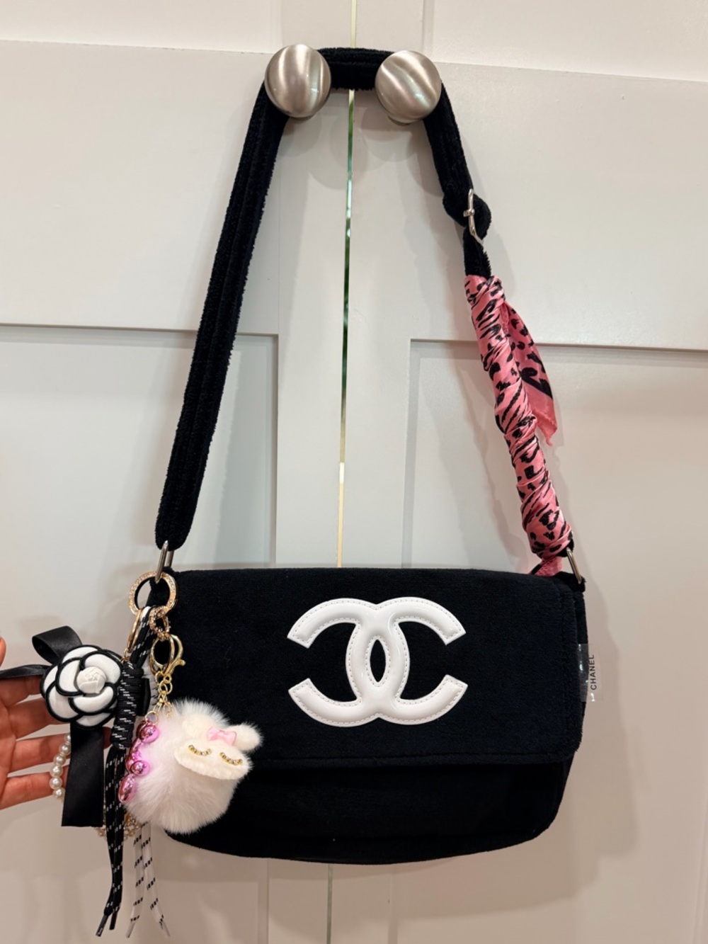 Precision Black c/ White CC Logo Bag, Novelty Keychain & Pink/Black Twilly - New - Picture 3 of 11